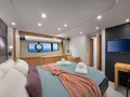 POLPO Sunseeker 69 - master cabin bed and TV POLPO Sunseeker 69 - master cabin bed and TV