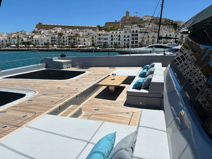 SHADES OF GREY Sunreef 80 - foredeck SHADES OF GREY Sunreef 80 - foredeck