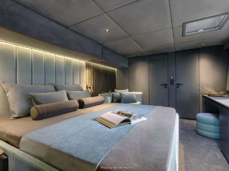 SHADES OF GREY Sunreef 80 - master cabin bed SHADES OF GREY Sunreef 80 - master cabin bed