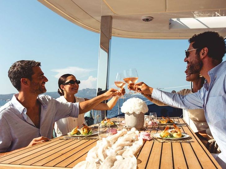 MISCHIEVOUS Sunreef 80 - alfresco dining MISCHIEVOUS Sunreef 80 - alfresco dining