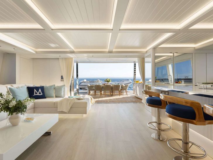 MISCHIEVOUS Sunreef 80 - saloon and bar MISCHIEVOUS Sunreef 80 - saloon and bar