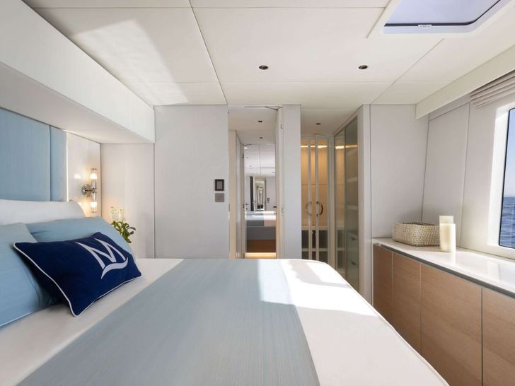 MISCHIEVOUS Sunreef 80 - master cabin bed MISCHIEVOUS Sunreef 80 - master cabin bed