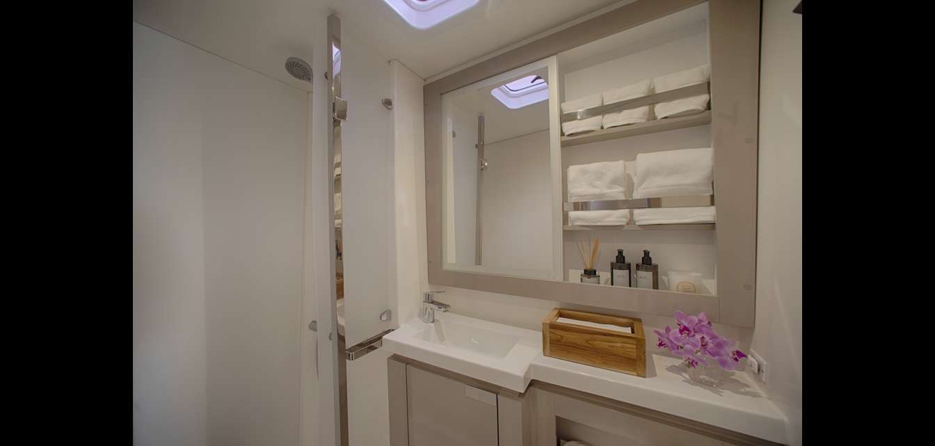 Charter Yacht EUPHORIA - Fountaine Pajot Elba 45 - 4 Cabins - Costa Rica