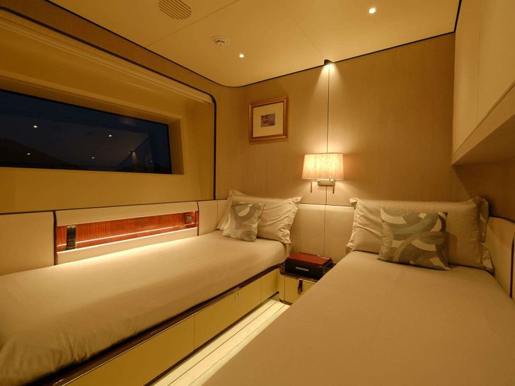 LOVE T Azimut Grande 35m - twin cabin 1 LOVE T Azimut Grande 35m - twin cabin 1