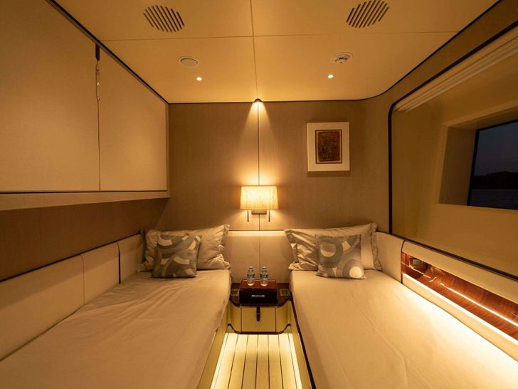 LOVE T Azimut Grande 35m - twin cabin 2 LOVE T Azimut Grande 35m - twin cabin 2
