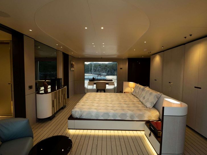 LOVE T Azimut Grande 35m - master cabin LOVE T Azimut Grande 35m - master cabin