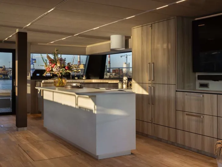 MOON 60 HULL 8 2025 - galley MOON 60 HULL 8 2025 - galley
