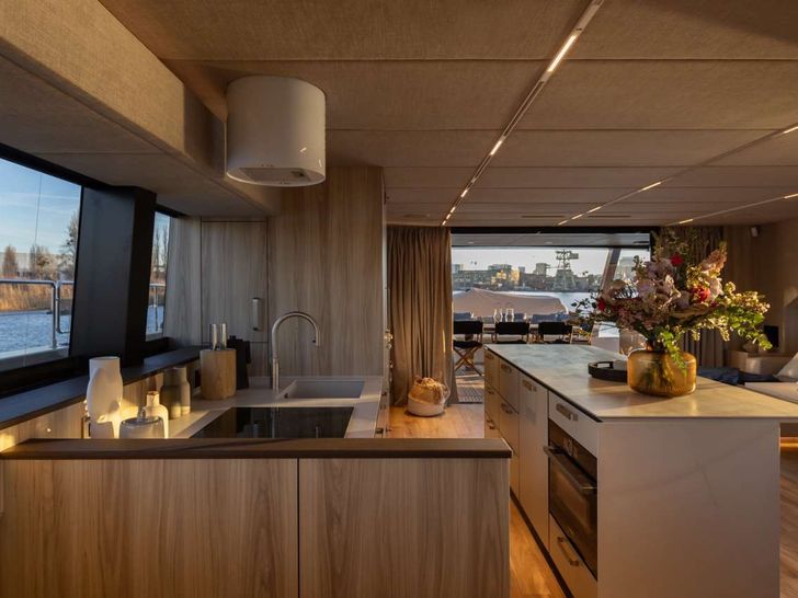 MOON 60 HULL 8 2025 - galley sink and center bar MOON 60 HULL 8 2025 - galley sink and center bar