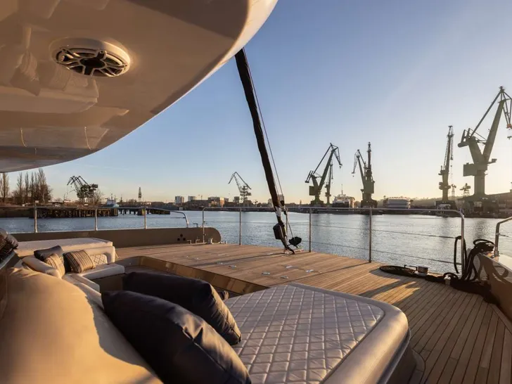 MOON 60 HULL 8 2025 - foredeck MOON 60 HULL 8 2025 - foredeck