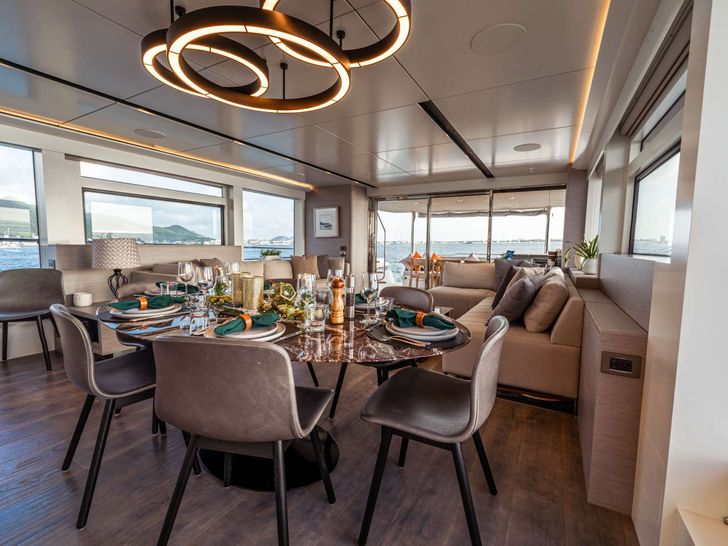EXIT STRATEGY Numarine 26 XP - main dining area set up EXIT STRATEGY Numarine 26 XP - main dining area set up