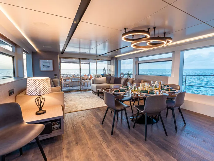 EXIT STRATEGY Numarine 26 XP - main dining area EXIT STRATEGY Numarine 26 XP - main dining area