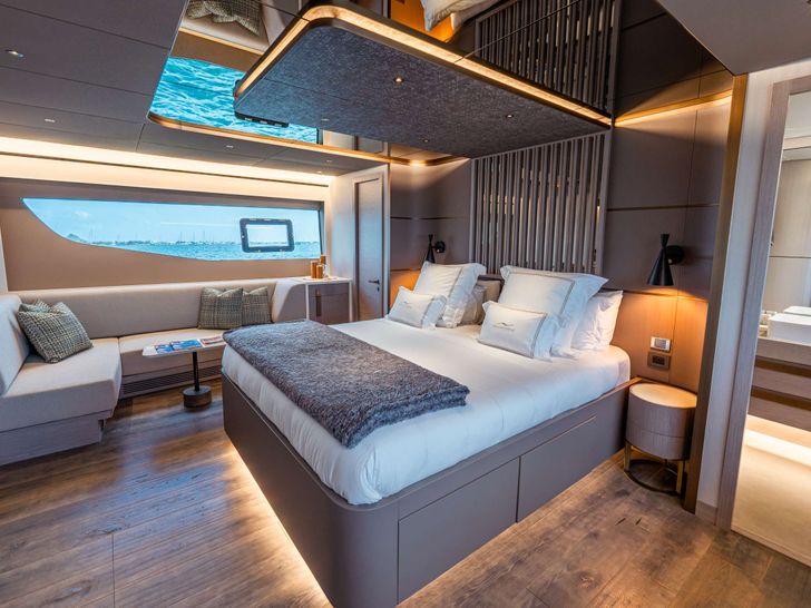 EXIT STRATEGY Numarine 26 XP - master cabin EXIT STRATEGY Numarine 26 XP - master cabin