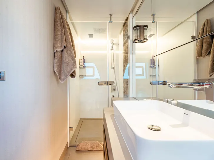 EXIT STRATEGY Numarine 26 XP - master cabin bathroom EXIT STRATEGY Numarine 26 XP - master cabin bathroom