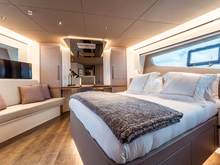 EXIT STRATEGY Numarine 26 XP - VIP cabin 1 EXIT STRATEGY Numarine 26 XP - VIP cabin 1
