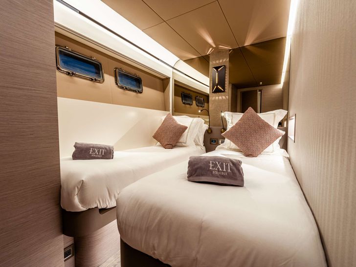 EXIT STRATEGY Numarine 26 XP - twin cabin EXIT STRATEGY Numarine 26 XP - twin cabin