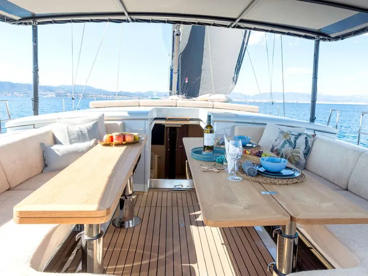 YUME YYacht Y7 - upper deck seating and dining YUME YYacht Y7 - upper deck seating and dining