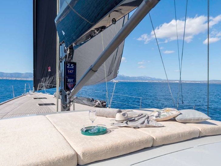 YUME YYacht Y7 - bronzing area YUME YYacht Y7 - bronzing area