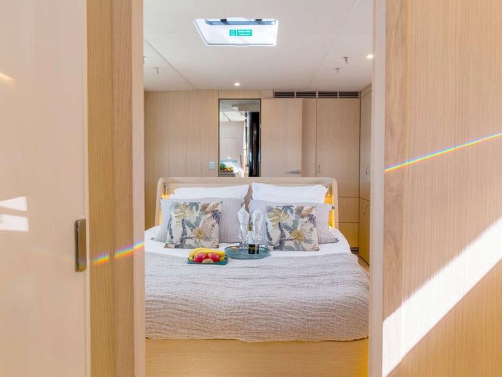 YUME YYacht Y7 - master cabin entrance YUME YYacht Y7 - master cabin entrance