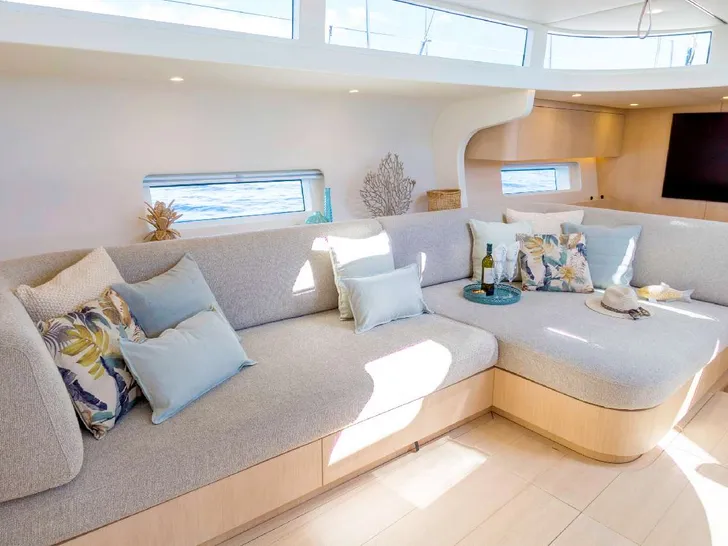 YUME YYacht Y7 - saloon seating YUME YYacht Y7 - saloon seating