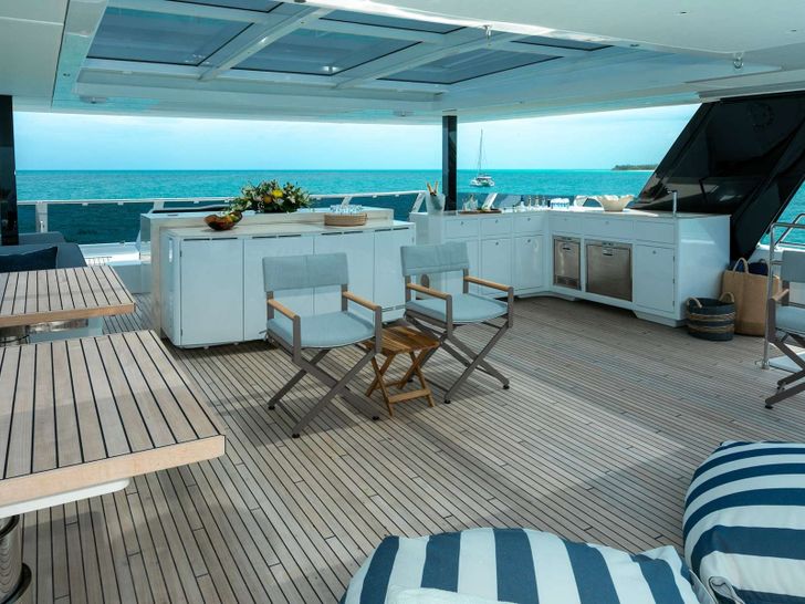 BLESSED Sunreef 80 Power - flybridge seating and dining area BLESSED Sunreef 80 Power - flybridge seating and dining area
