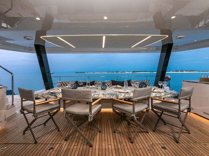 BLESSED Sunreef 80 Power - aft alfresco dining area BLESSED Sunreef 80 Power - aft alfresco dining area