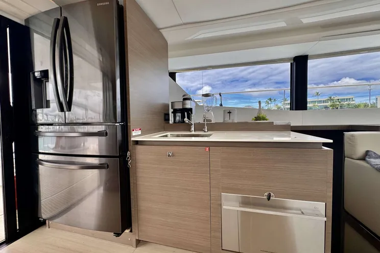 Charter Yacht BRU SEA - Leopard 53 - 3 Cabins - Nassau - Exumas - Bahamas