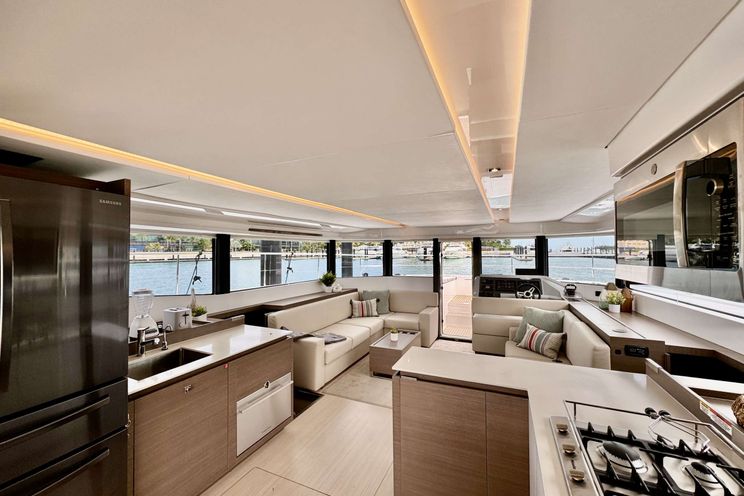 Charter Yacht BRU SEA - Leopard 53 - 3 Cabins - Nassau - Exumas - Bahamas