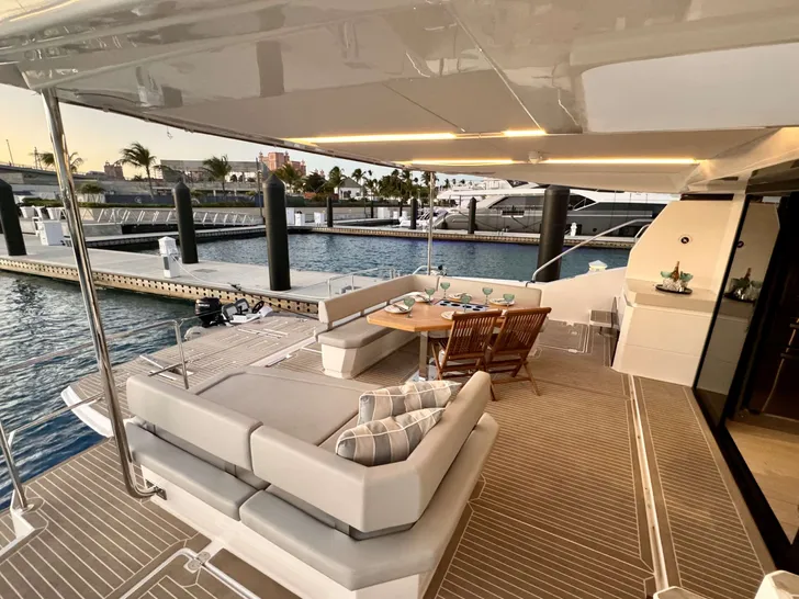 BRU SEA Leopard 53 - Aft Deck BRU SEA Leopard 53 - Aft Deck