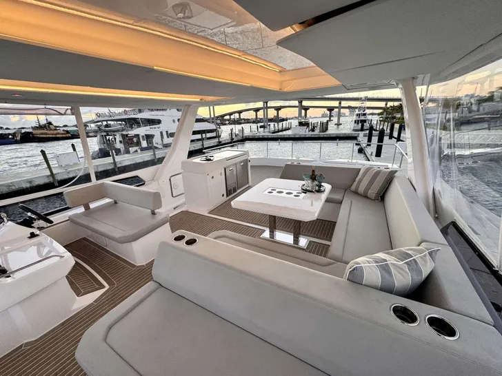 BRU SEA Leopard 53 - Flybridge Seating and Dining Area BRU SEA Leopard 53 - Flybridge Seating and Dining Area