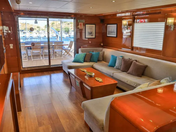 CANARIA Custom 37m - main saloon CANARIA Custom 37m - main saloon