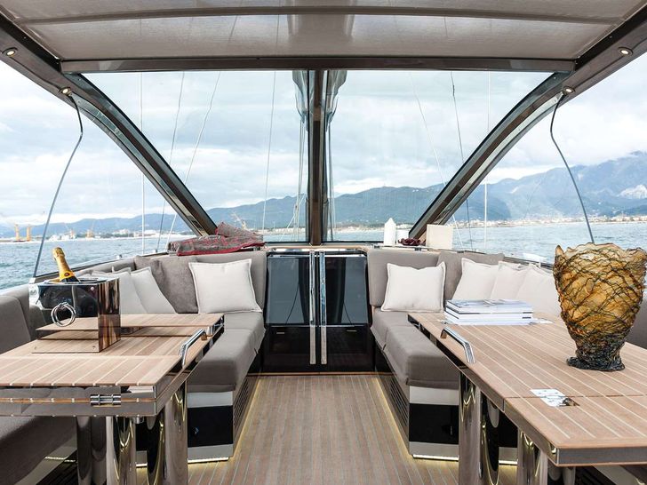 GIGRECA Admiral Silent 76 - alfresco dining area and lounge GIGRECA Admiral Silent 76 - alfresco dining area and lounge