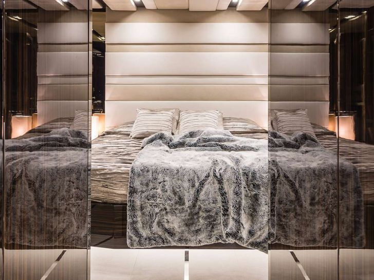 GIGRECA Admiral Silent 76 - master cabin bed GIGRECA Admiral Silent 76 - master cabin bed