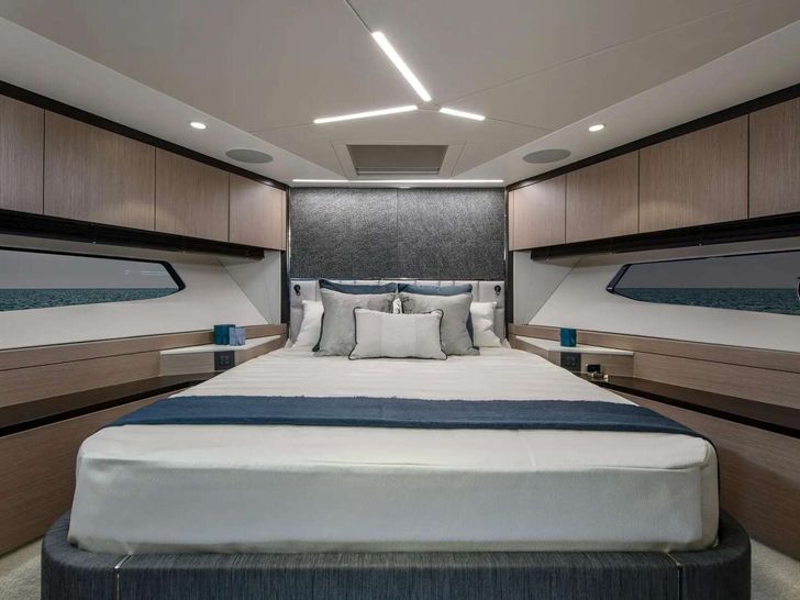 APOLLO Sunseeker Manhattan 86 VIP cabin