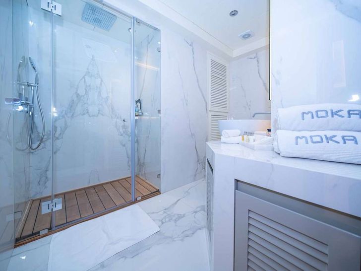 MOKA Miss Tor Yacht 50m - VIP cabin bathroom