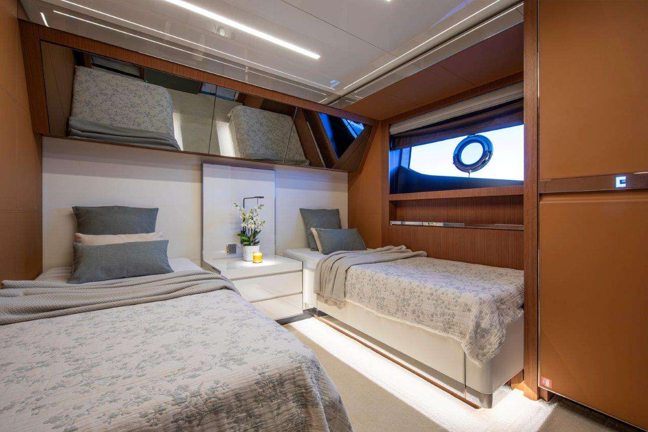 Luxury Crewed Motor Yacht NO STRESS 888 - Riva Corsaro 100 - 5 Cabins -  Baska Voda - Split - Dubrovnik - Hvar - Croatia - Boatbookings