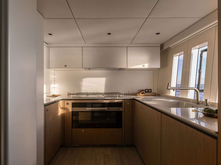 OTOCTONE Sunreef 80 - galley OTOCTONE Sunreef 80 - galley