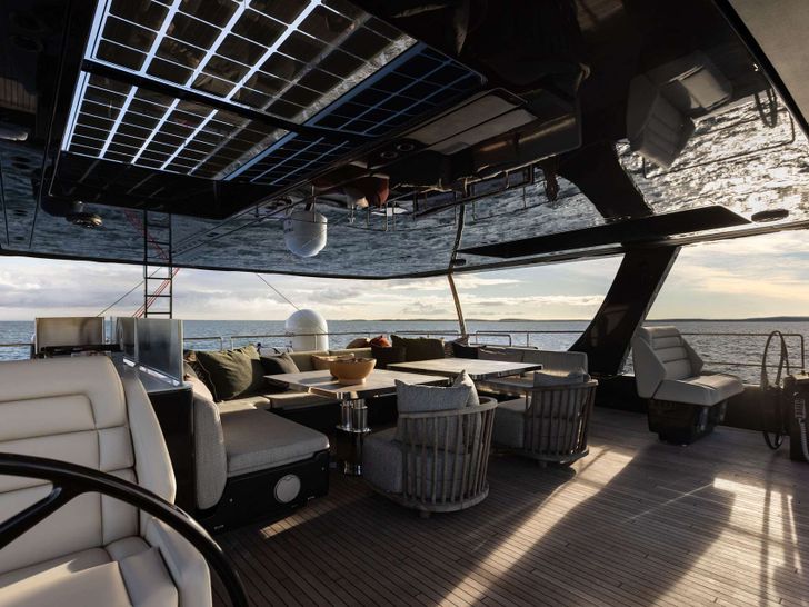 OTOCTONE Sunreef 80 - flybridge dining area OTOCTONE Sunreef 80 - flybridge dining area