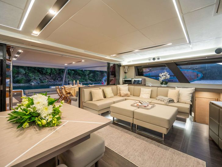 LIQUID SKY Fountaine Pajot Alegria 67 - saloon seating LIQUID SKY Fountaine Pajot Alegria 67 - saloon seating