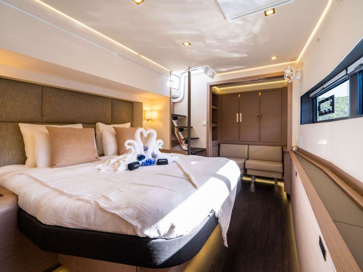 LIQUID SKY Fountaine Pajot Alegria 67 - master cabin LIQUID SKY Fountaine Pajot Alegria 67 - master cabin