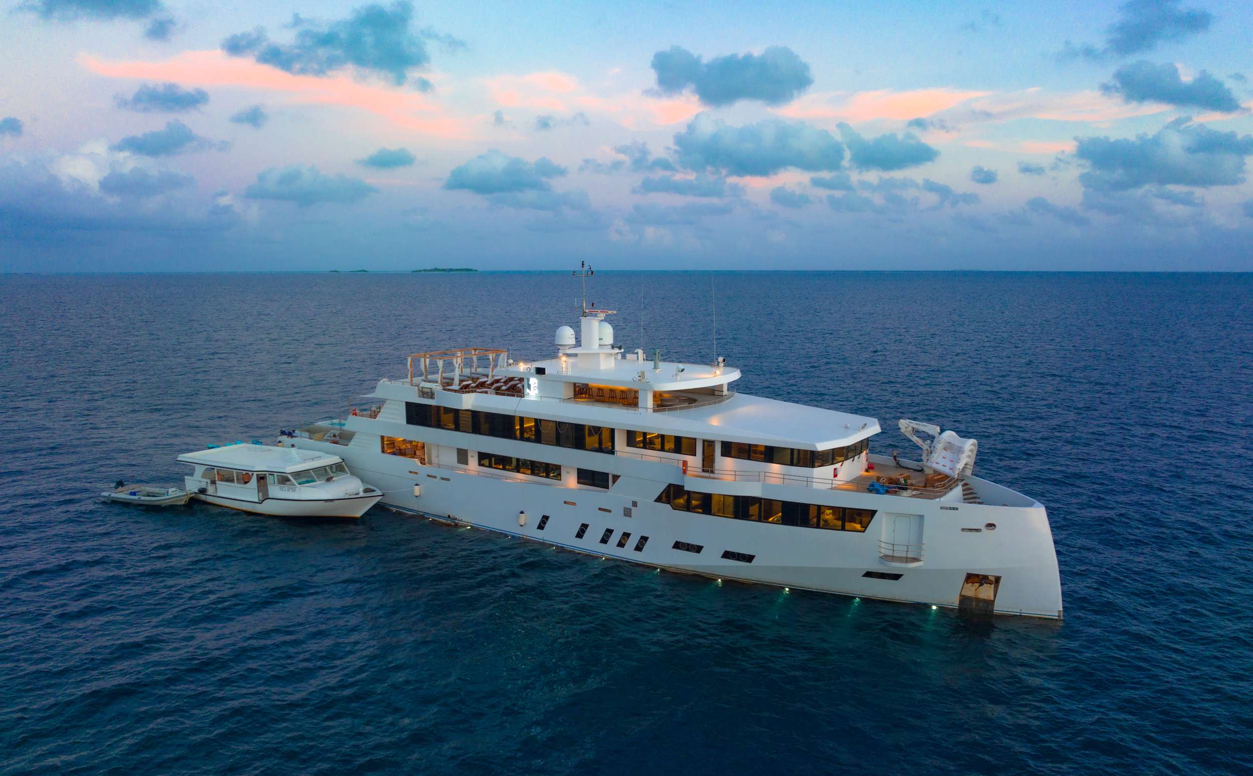 Charter Yacht WHITE PEARL - Custom Yacht 56m - 13 Cabins - Male - Maldives - Indian Ocean - Southeast Asia