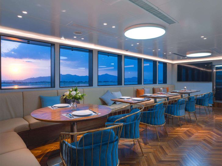 WHITE PEARL Custom Yacht 56m - indoor dining area WHITE PEARL Custom Yacht 56m - indoor dining area