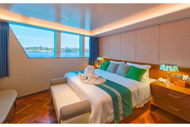 Charter Yacht WHITE PEARL - Custom Yacht 56m - 13 Cabins - Male - Maldives - Indian Ocean - Southeast Asia