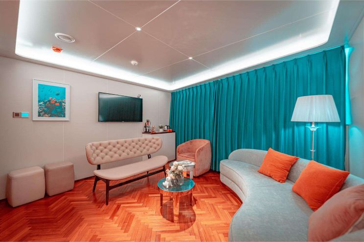 Charter Yacht WHITE PEARL - Custom Yacht 56m - 13 Cabins - Male - Maldives - Indian Ocean - Southeast Asia