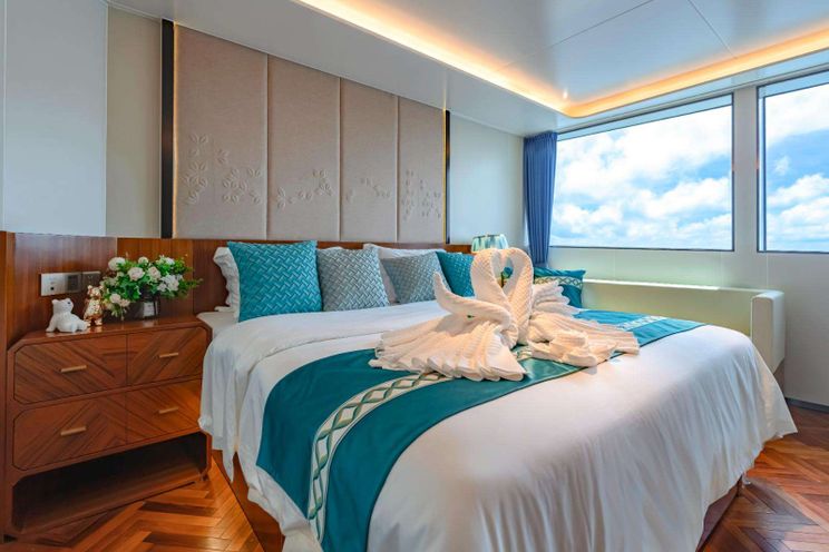 Charter Yacht WHITE PEARL - Custom Yacht 56m - 13 Cabins - Male - Maldives - Indian Ocean - Southeast Asia