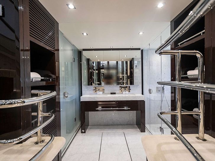 QUANTUM Sunseeker 92 - master cabin bathroom QUANTUM Sunseeker 92 - master cabin bathroom