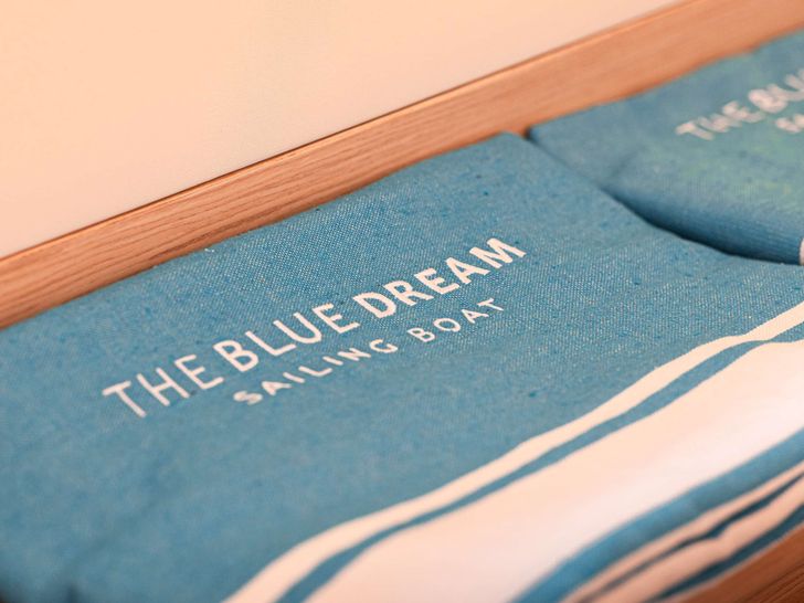 THE BLUE DREAM Fountaine Pajot 67 - towels THE BLUE DREAM Fountaine Pajot 67 - towels