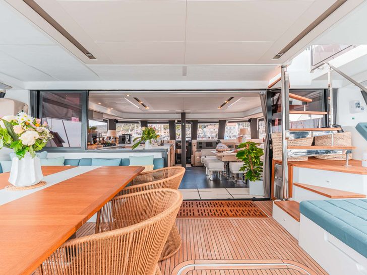 THE BLUE DREAM Fountaine Pajot 67 - aft deck THE BLUE DREAM Fountaine Pajot 67 - aft deck