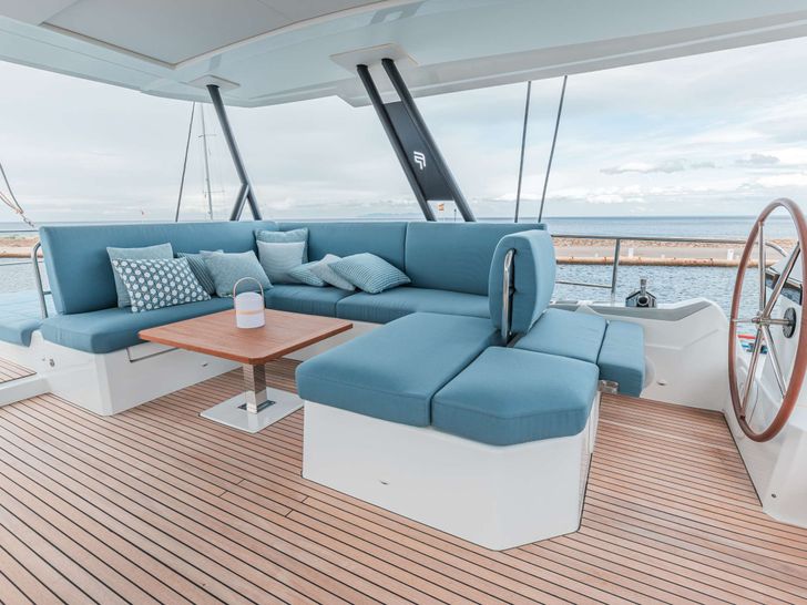 THE BLUE DREAM Fountaine Pajot 67 - flybridge THE BLUE DREAM Fountaine Pajot 67 - flybridge