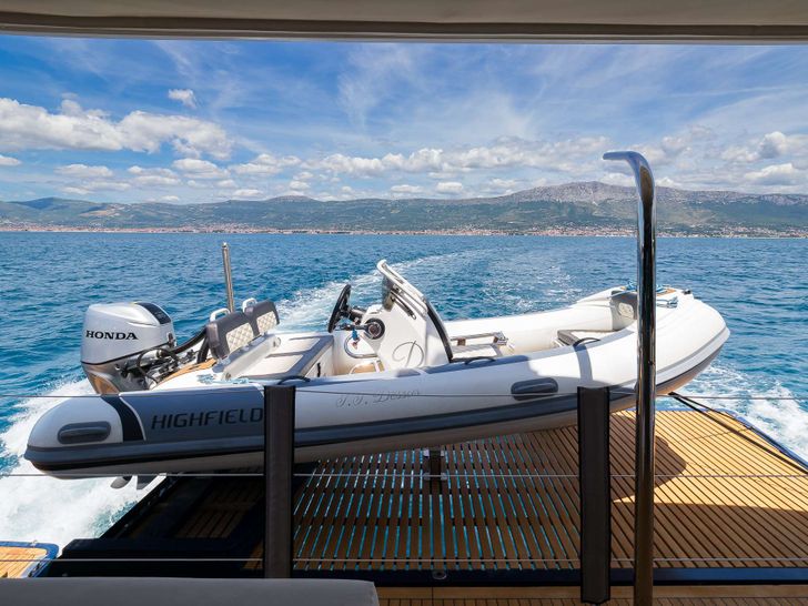 DESSUS Sunreef 60 - tender DESSUS Sunreef 60 - tender