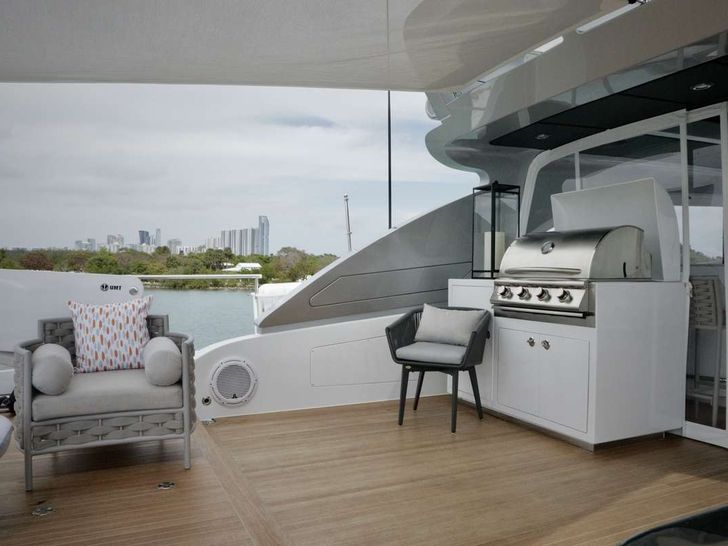 DADDY Sanlorenzo SL108 flybridge bbq DADDY Sanlorenzo SL108 flybridge bbq